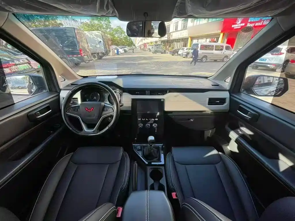WULING AUTOMOBILE WULING JOURNEY