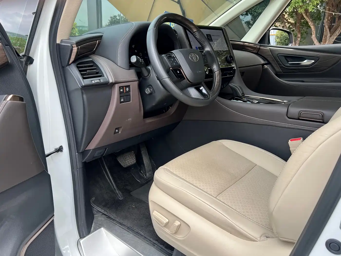 Toyota Alphard 2024 Hybrid 2.5L Ultimate Enjoyment Edition фото 2