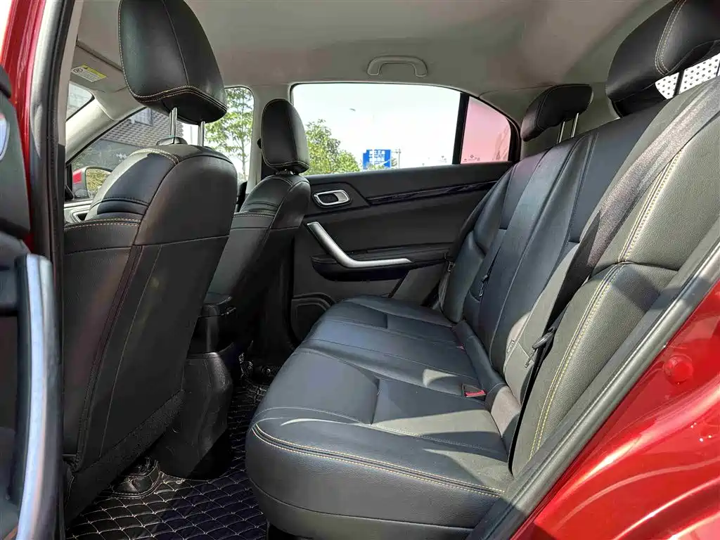 Dongfeng Aeolus Dongfeng Fengshen AX4 2018 2017 1.6L DCT Trendy