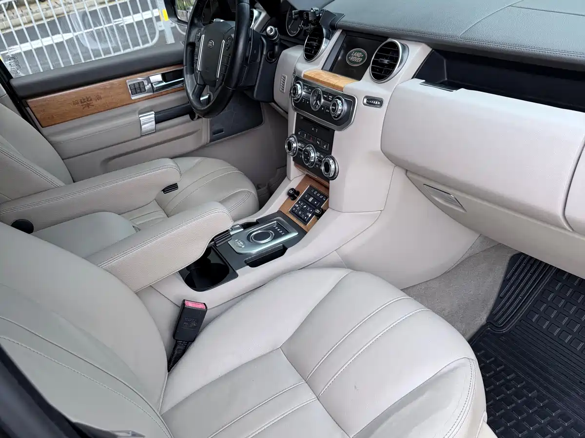 Land Rover Discovery 2015 3.0 SDV6 HSE Diesel фото 10