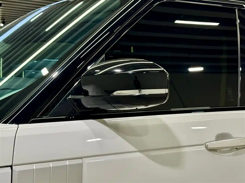 Land Rover Range Rover 2021 3.0 L6 Heritage Extended Classic Edition фото 12