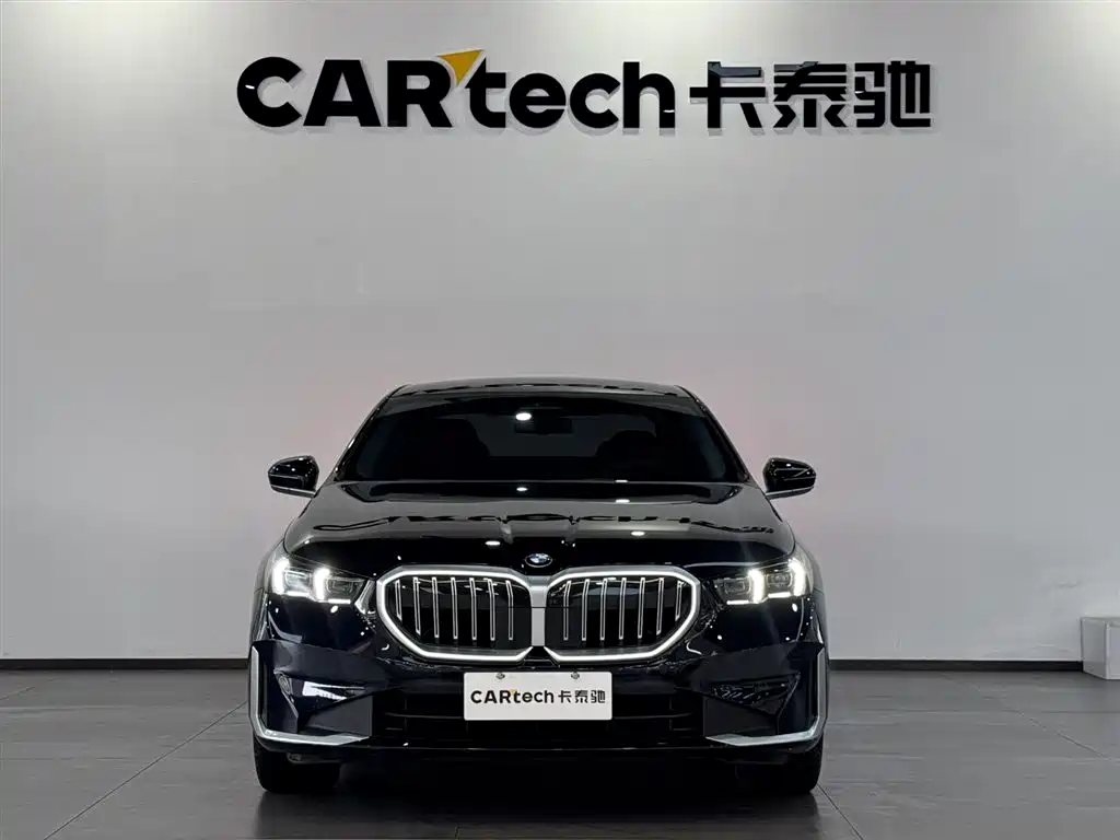 BMW 5 Series 2024 530Li Leading Model Luxury Package фото 3