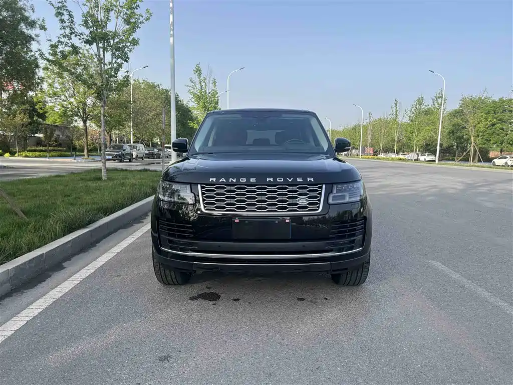 Land Rover Range Rover 2021 3.0 L6 Heritage Extended Classic Edition фото 6