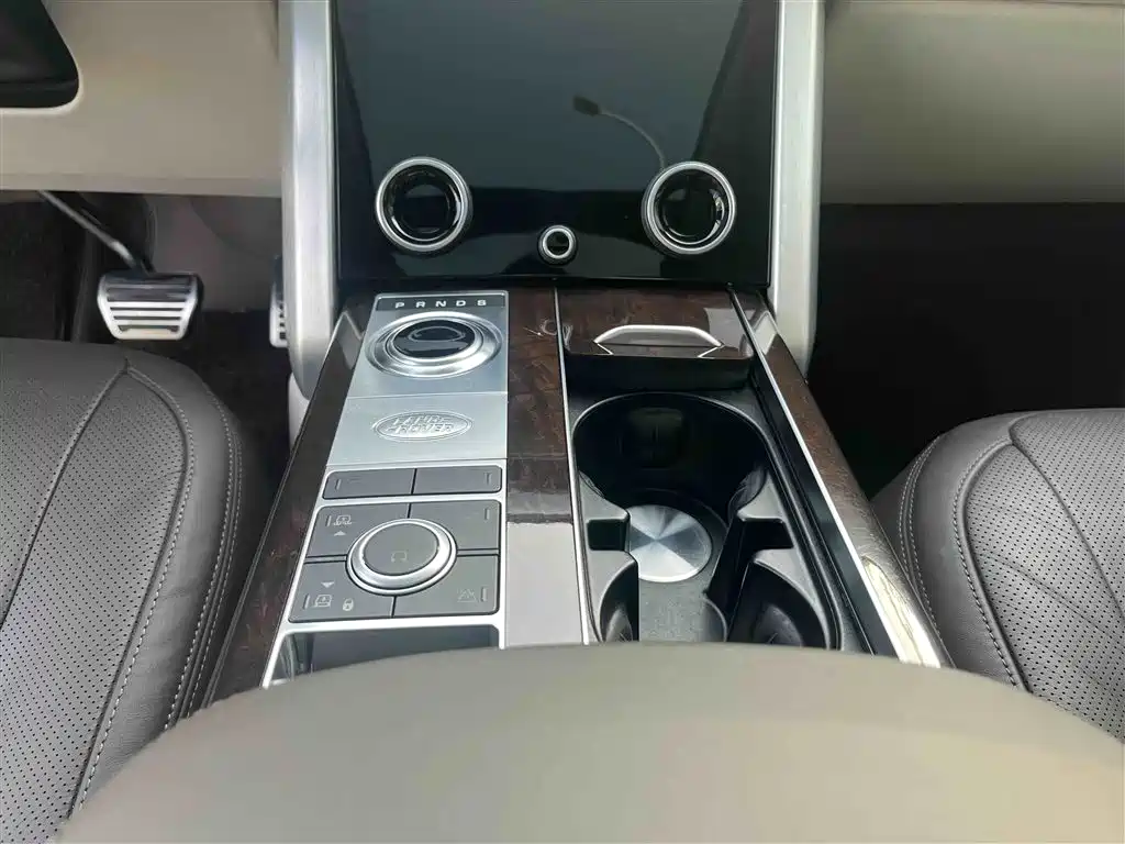 Land Rover Range Rover 2021 3.0 L6 Heritage Extended Classic Edition фото 16