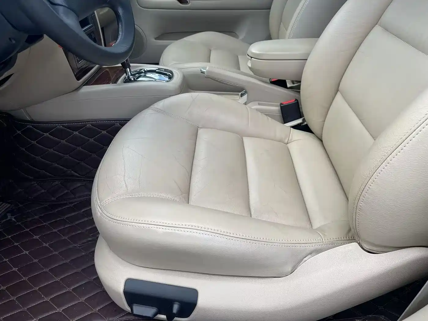 Volkswagen Passat 2005 1.8T Automatic Luxury фото 16