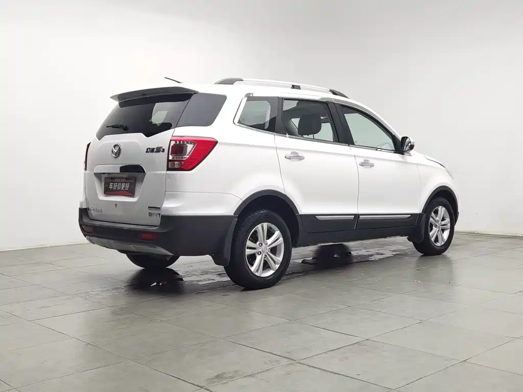 BAIC Huansu S3 2015 2015 1.5L Luxury (China V)