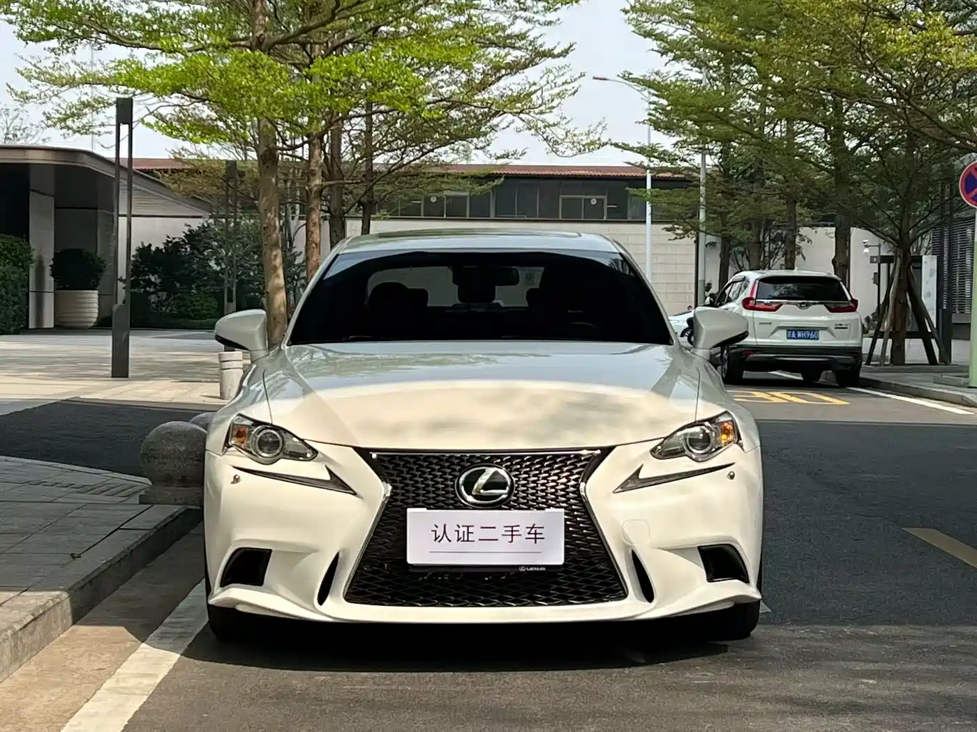 Lexus IS 2015 200t F SPORT фото 2