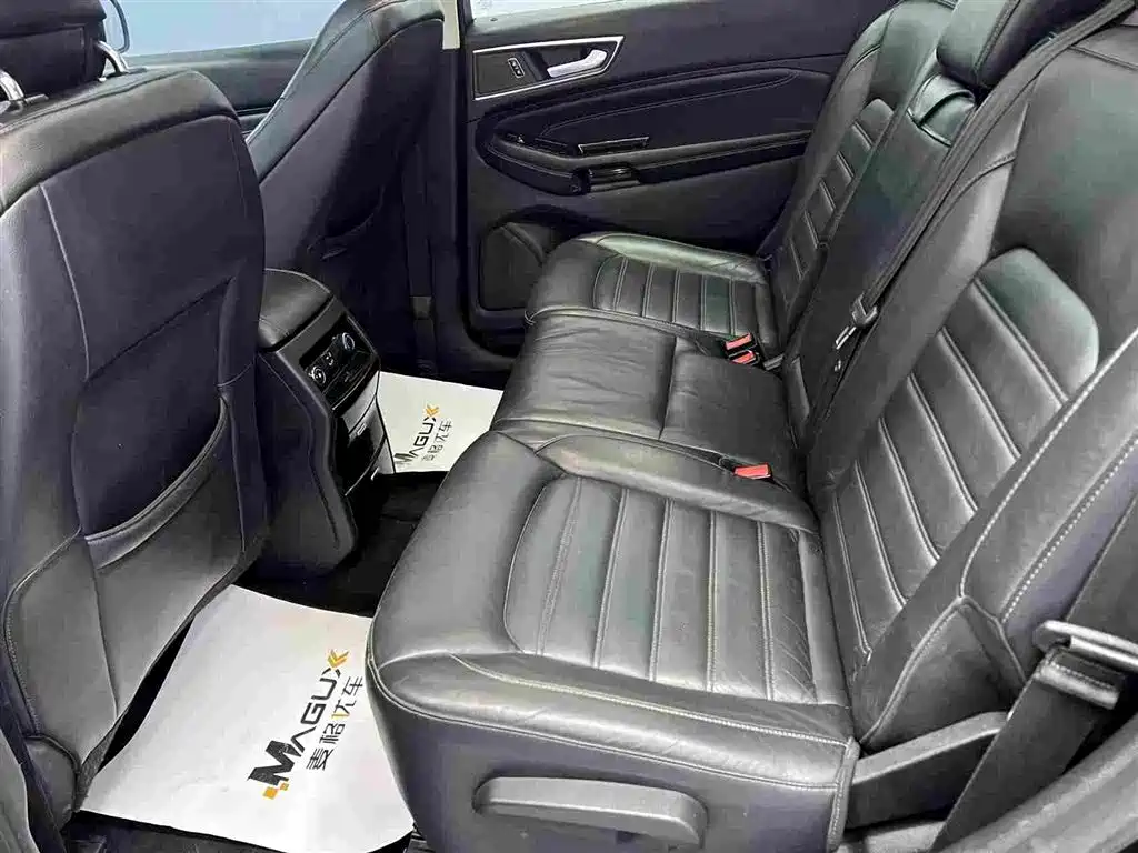 Фото 8 - Ford Edge