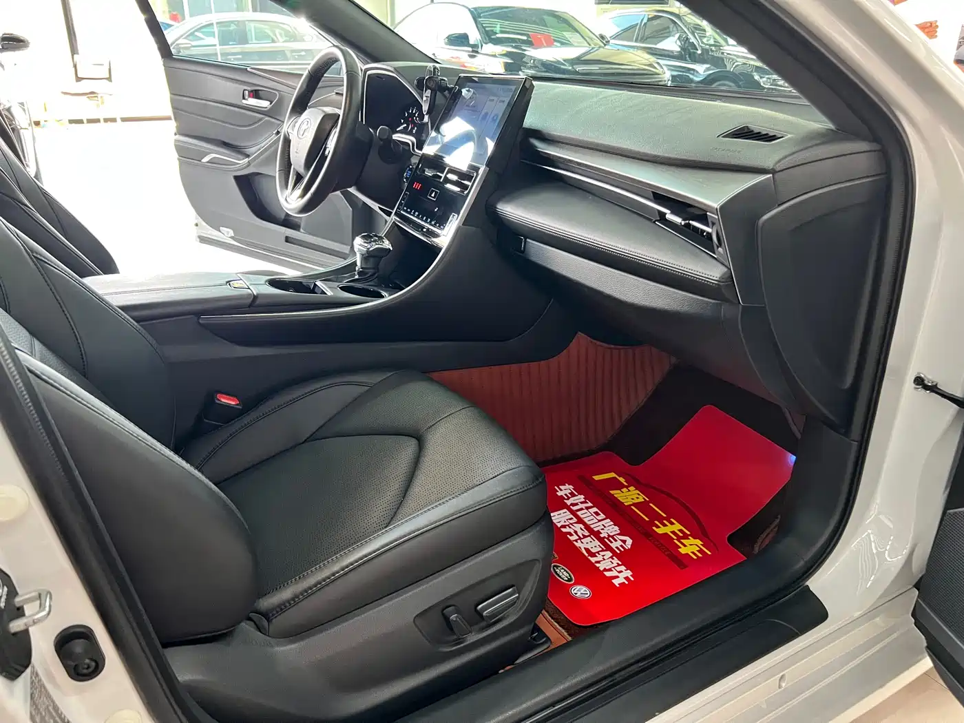 Toyota Avalon 2023 2.0L Luxury Edition фото 9