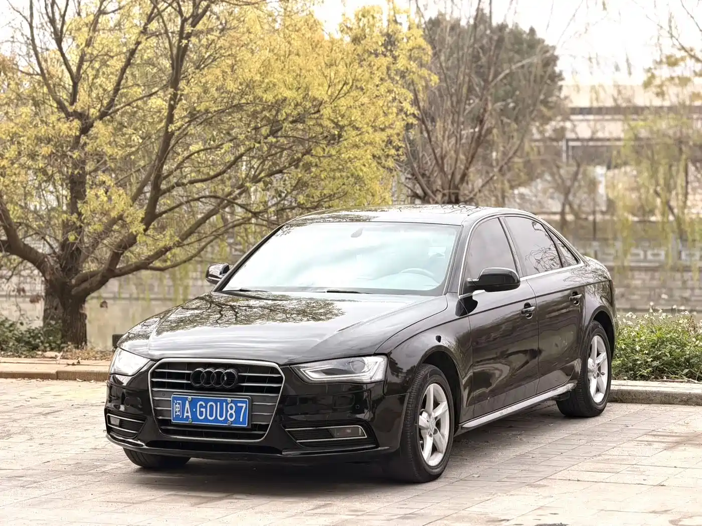 Фото 1 - Audi A4L