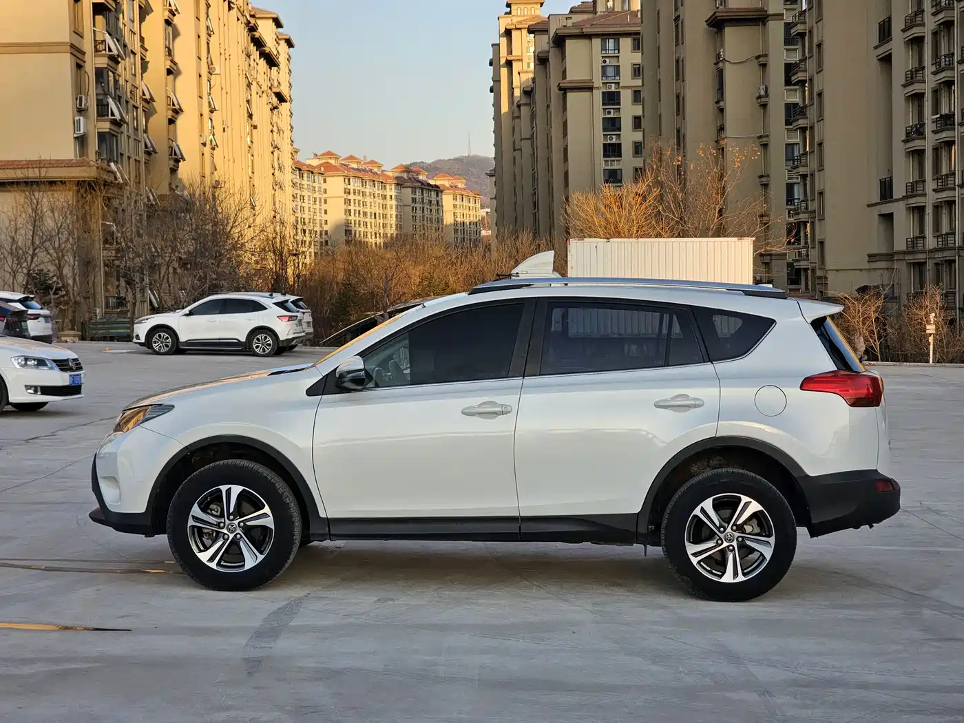 Toyota RAV4 Rongfang 2015 2.0L CVT 2WD Trend Edition фото 3