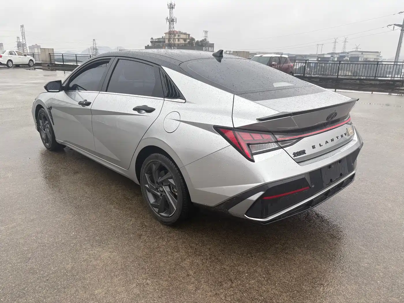 Hyundai Elantra 2023 Model 1.5L CVT LUX Premium Edition фото 6