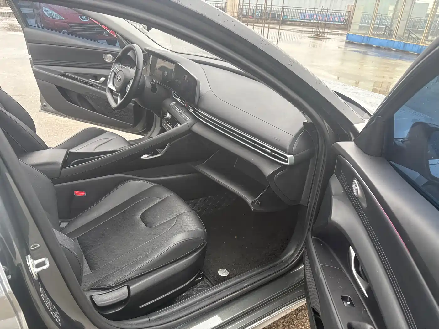Hyundai Elantra 2023 Model 1.5L CVT LUX Premium Edition фото 12