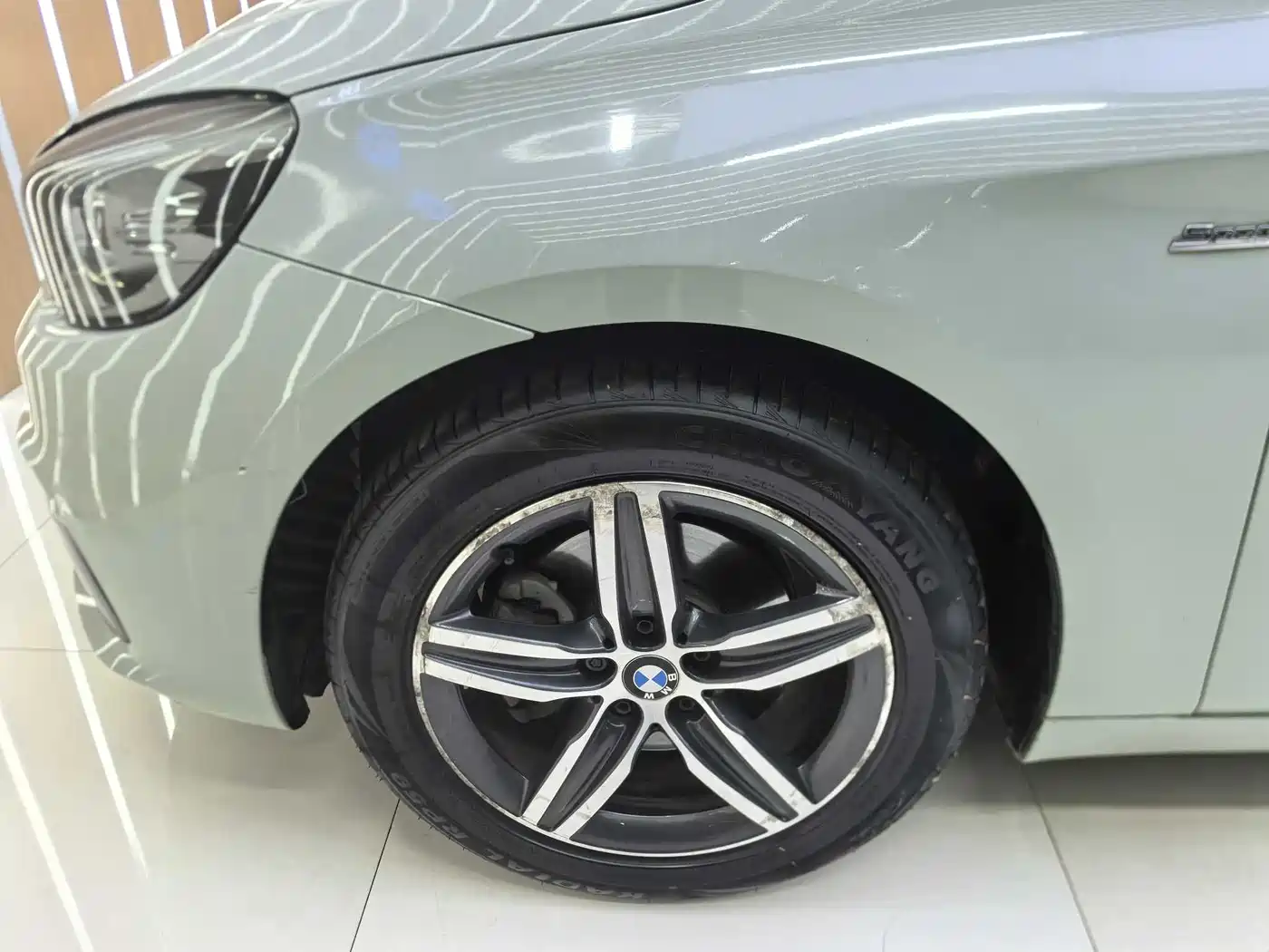 BMW 2 Series Touring 2016 218i Sport Design Package фото 16