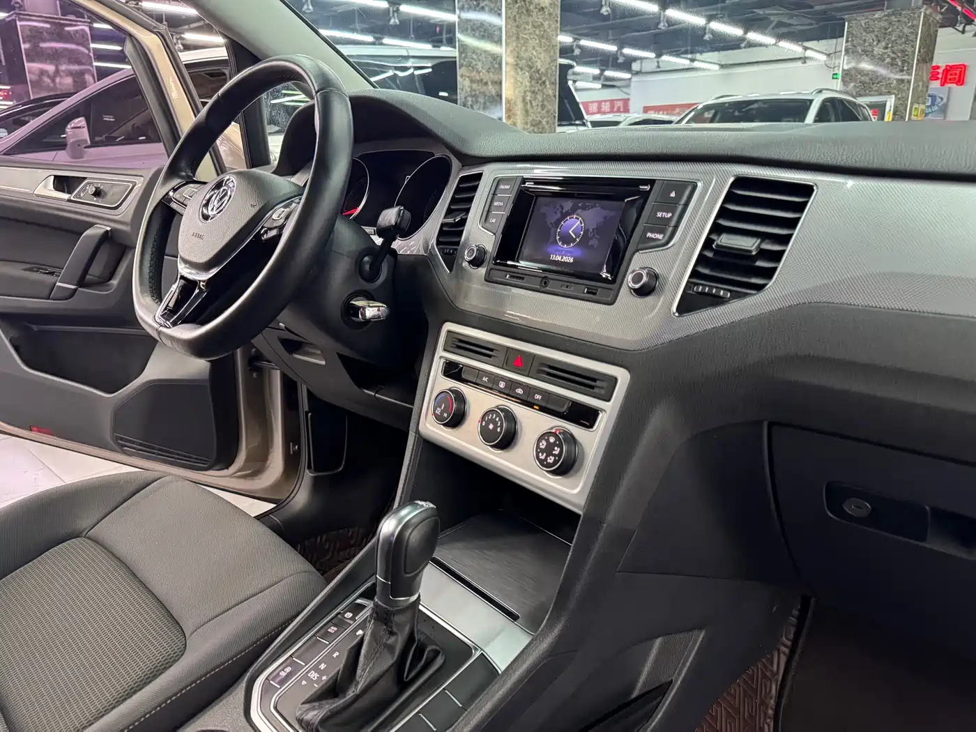 VOLKSWAGEN GOLF*JIAYU