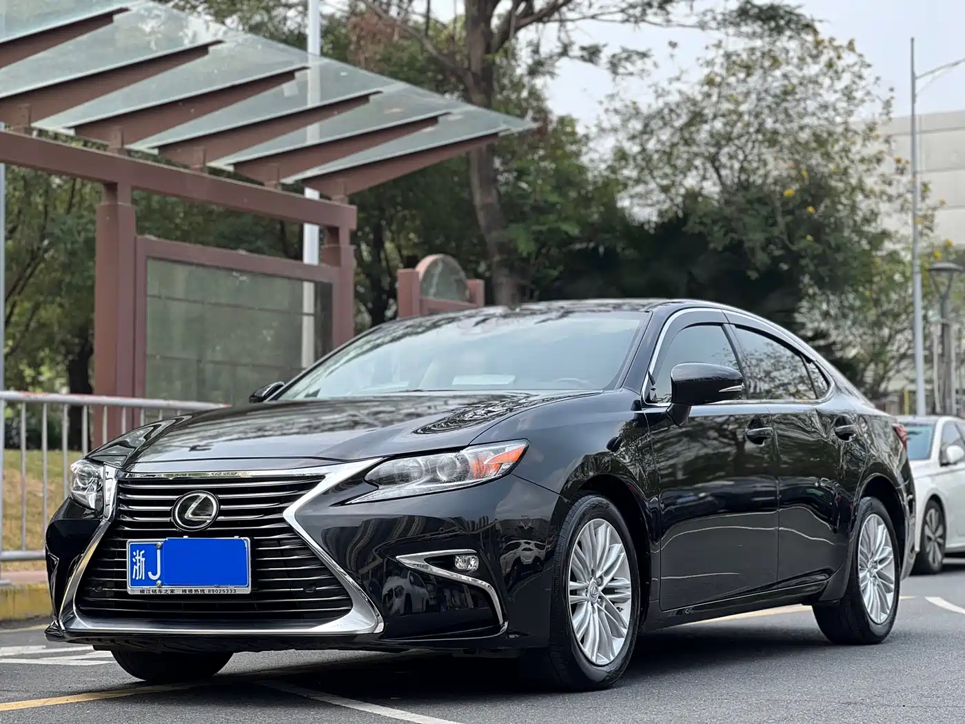 Lexus ES 2015 200 Comfort Edition фото 9
