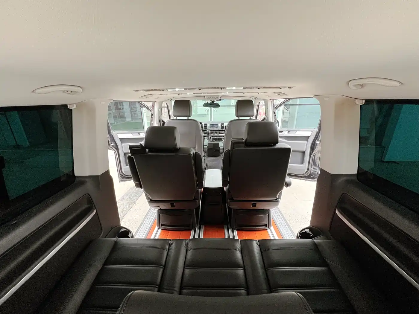 Volkswagen Multivan 2016 2.0TSI 4WD Prestige 7-Seater фото 19