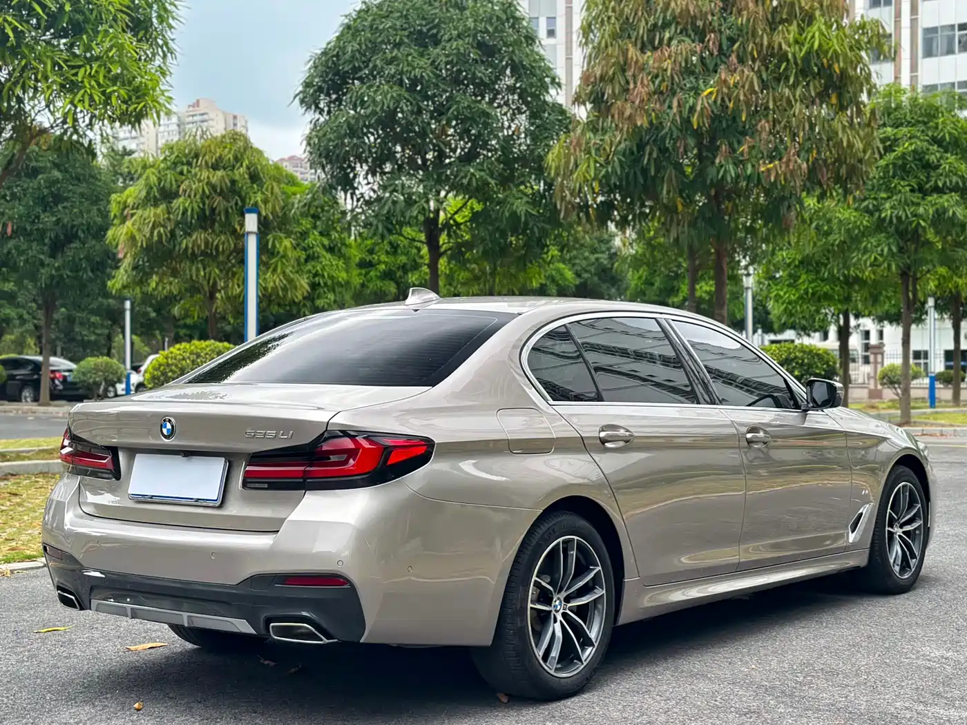 BMW 5-SERIES