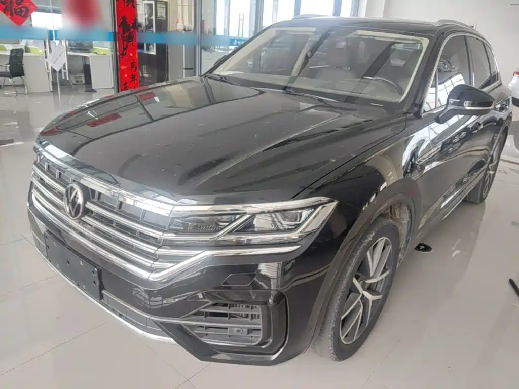 Фото 1 - Volkswagen Touareg