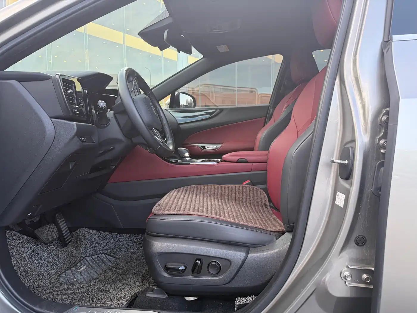 Lexus NX 2023 350h FWD Joy Creation Edition фото 4