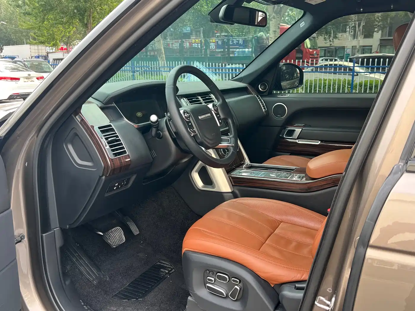 Land Rover Range Rover 2014 3.0 SC V6 Vogue SE Genesis Extended Edition фото 4