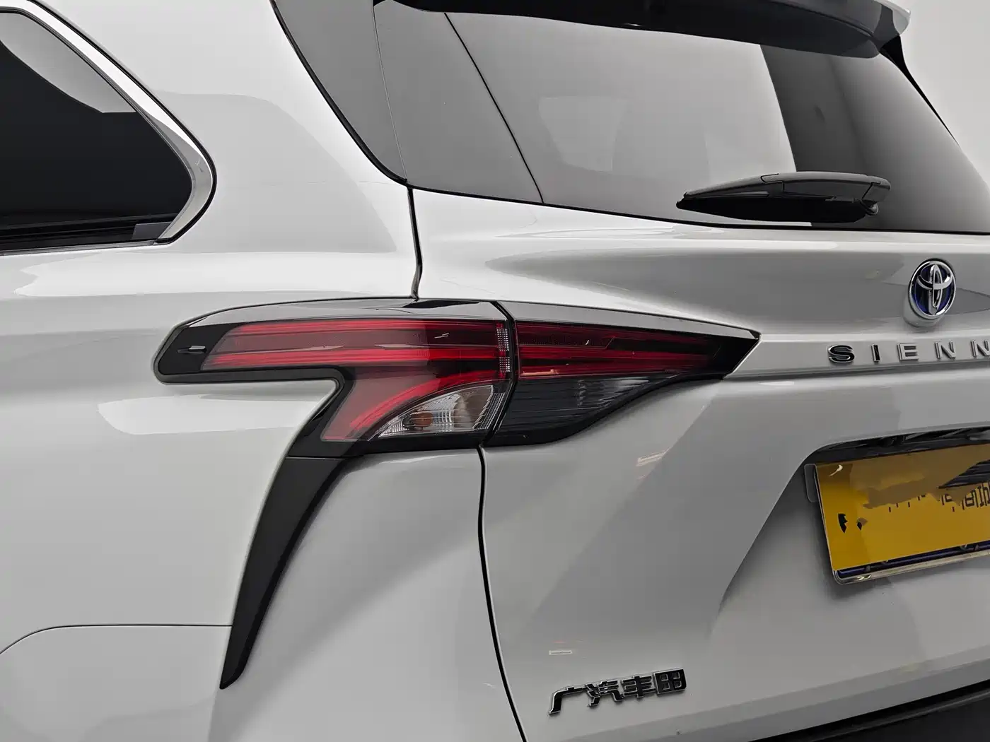 Toyota Sienna 2021 2.5L Hybrid Platinum Edition фото 7