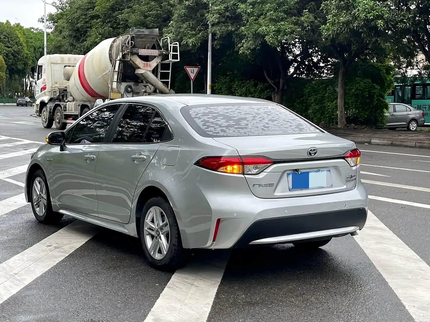 Toyota Levin 2021 Dual Engine 1.8H E-CVT Luxury Edition фото 5