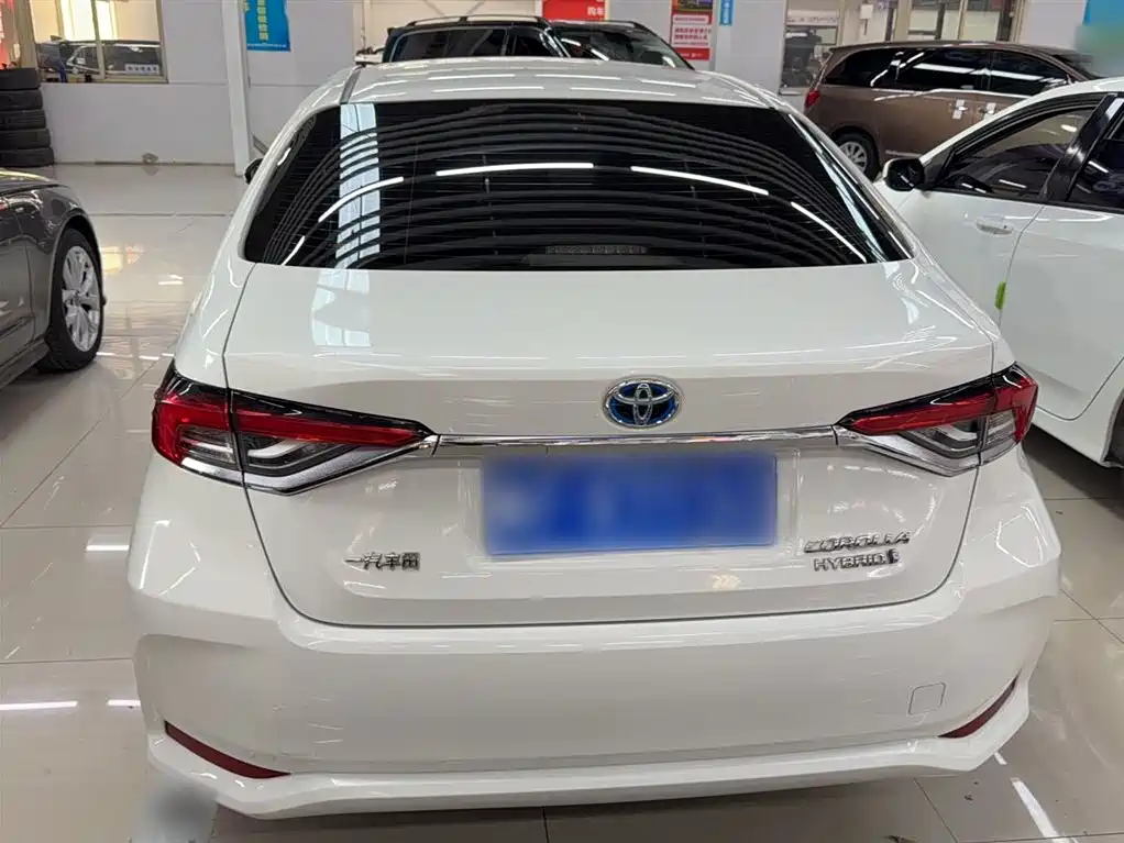Toyota Corolla 2021 Hybrid 1.8L E-CVT Elite Edition фото 8