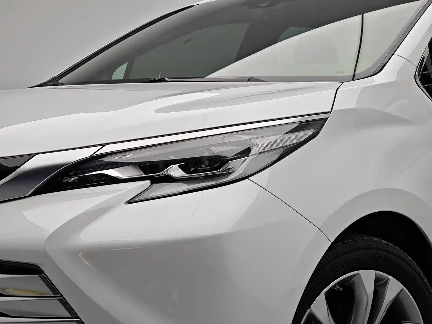 Toyota Sienna 2021 2.5L Hybrid Platinum Edition фото 11