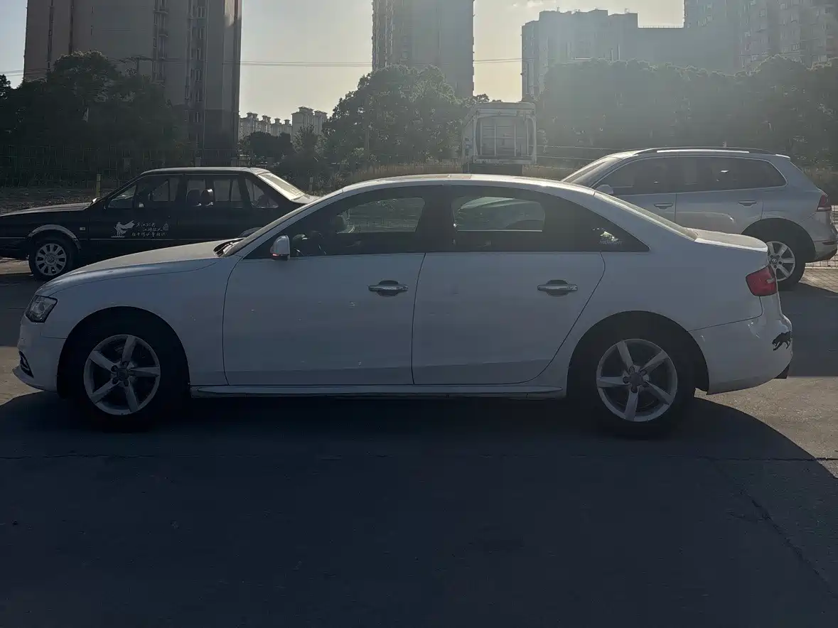 Audi A4L 2013 35 TFSI Automatic Comfort фото 3