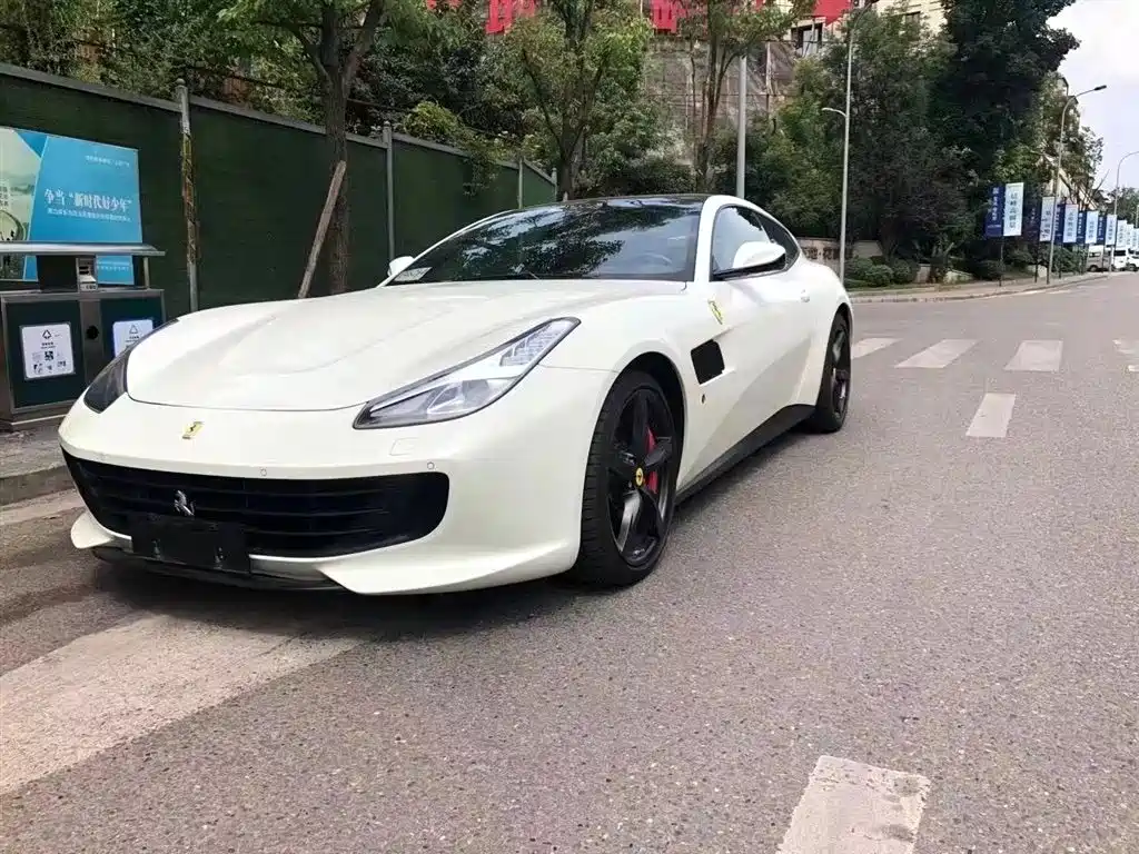 Ferrari GTC4Lusso 2017 3.9T V8