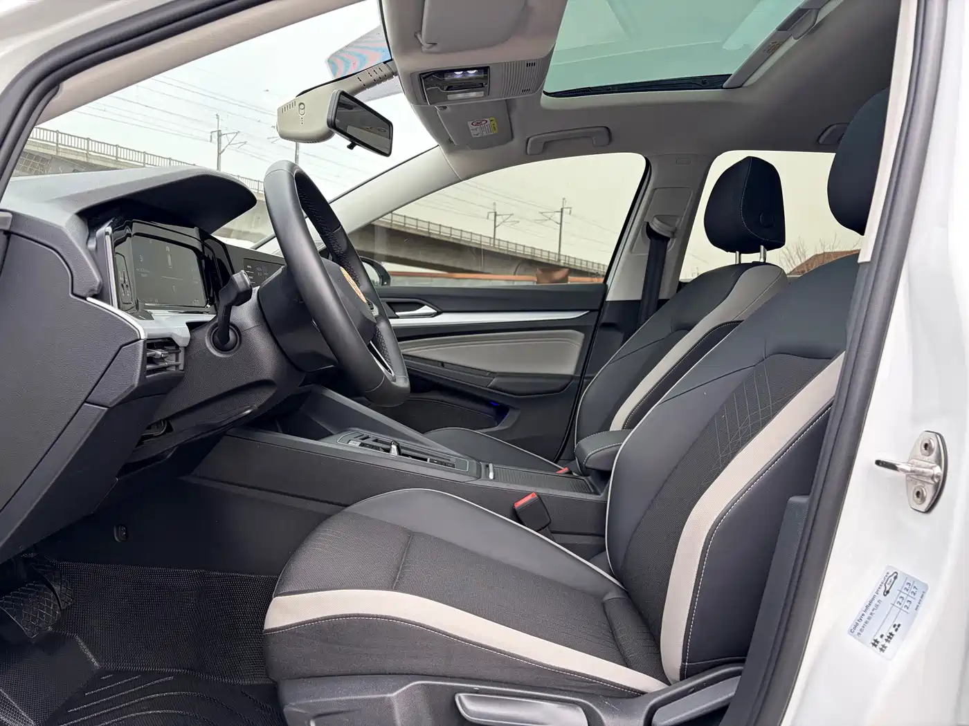 Volkswagen Golf 2023 Facelift 200TSI DSG Pro фото 9