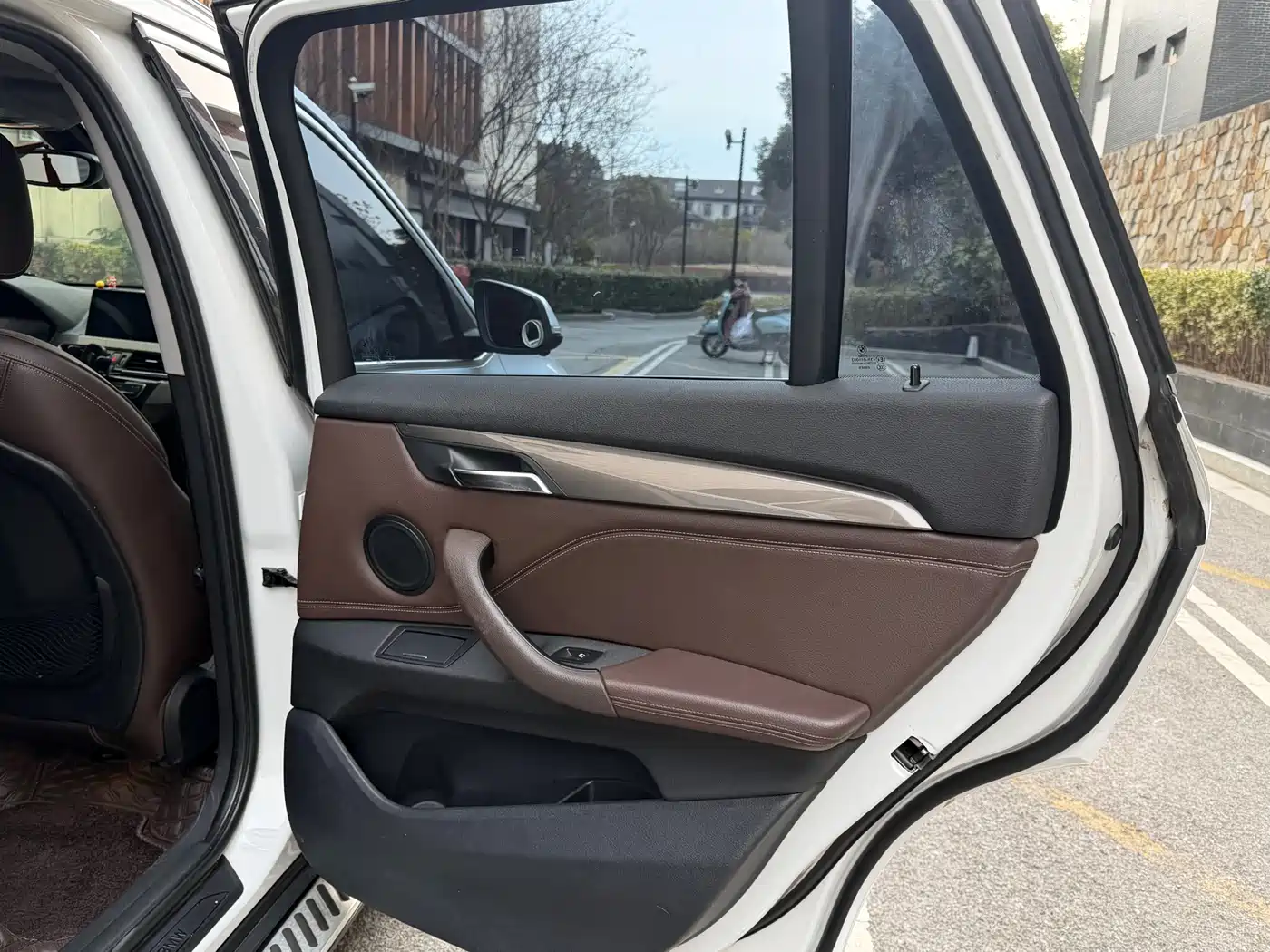 BMW X1 2018 sDrive18Li Premium Model фото 9