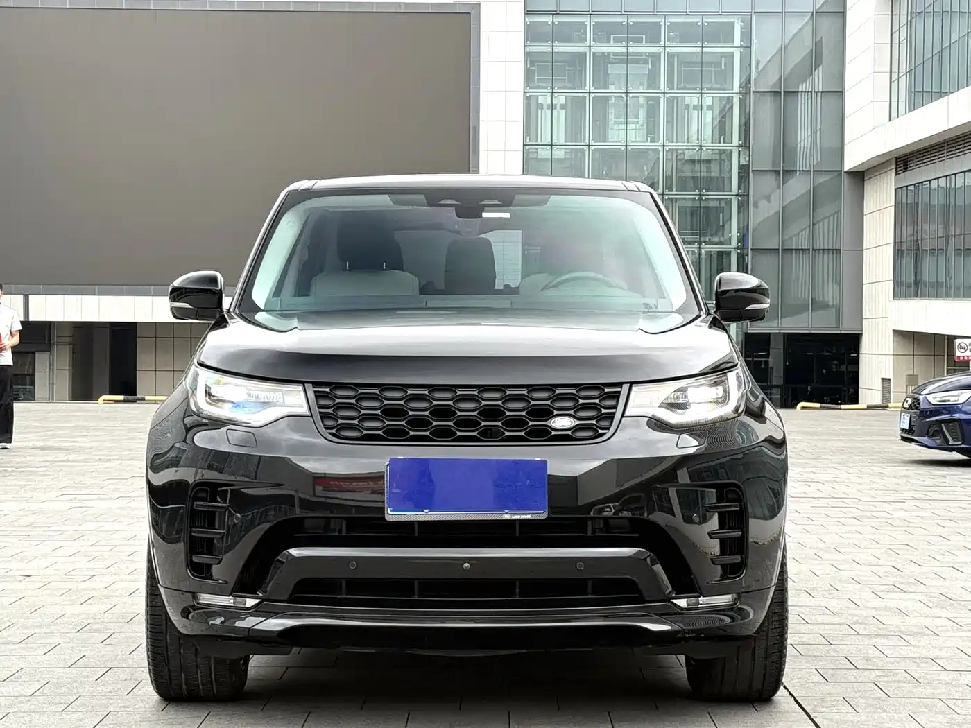 Land Rover Discovery 2021 360PS R-Dynamic S фото 2