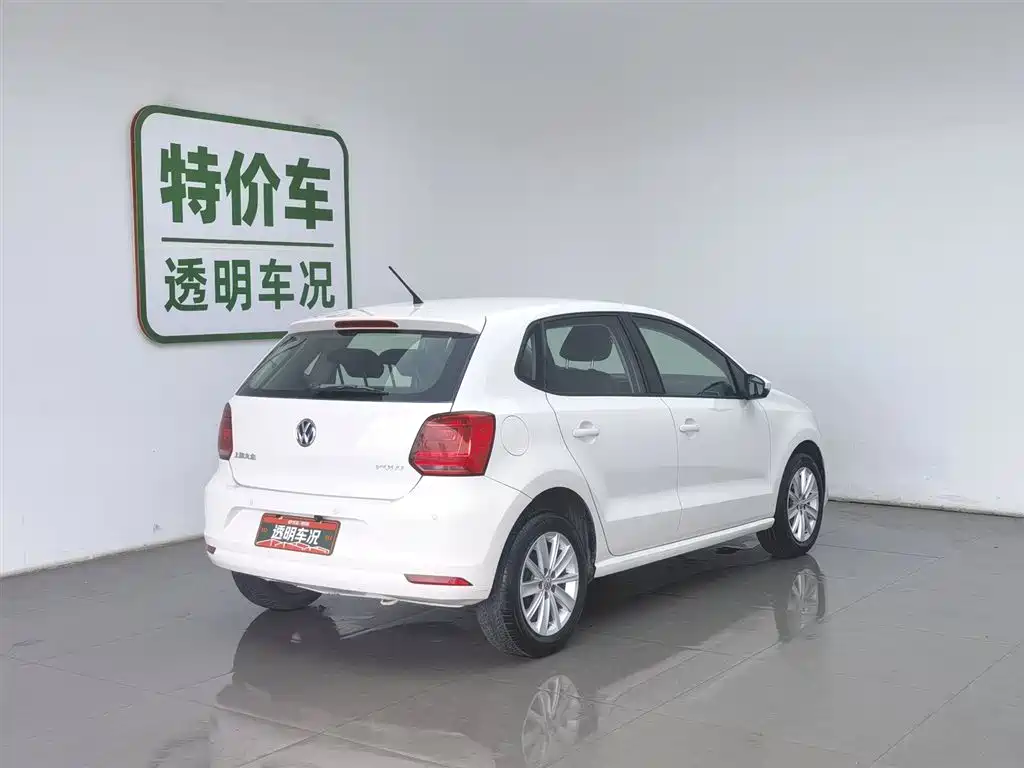 Volkswagen Polo 2014 1.4L Automatic Comfort Edition фото 2