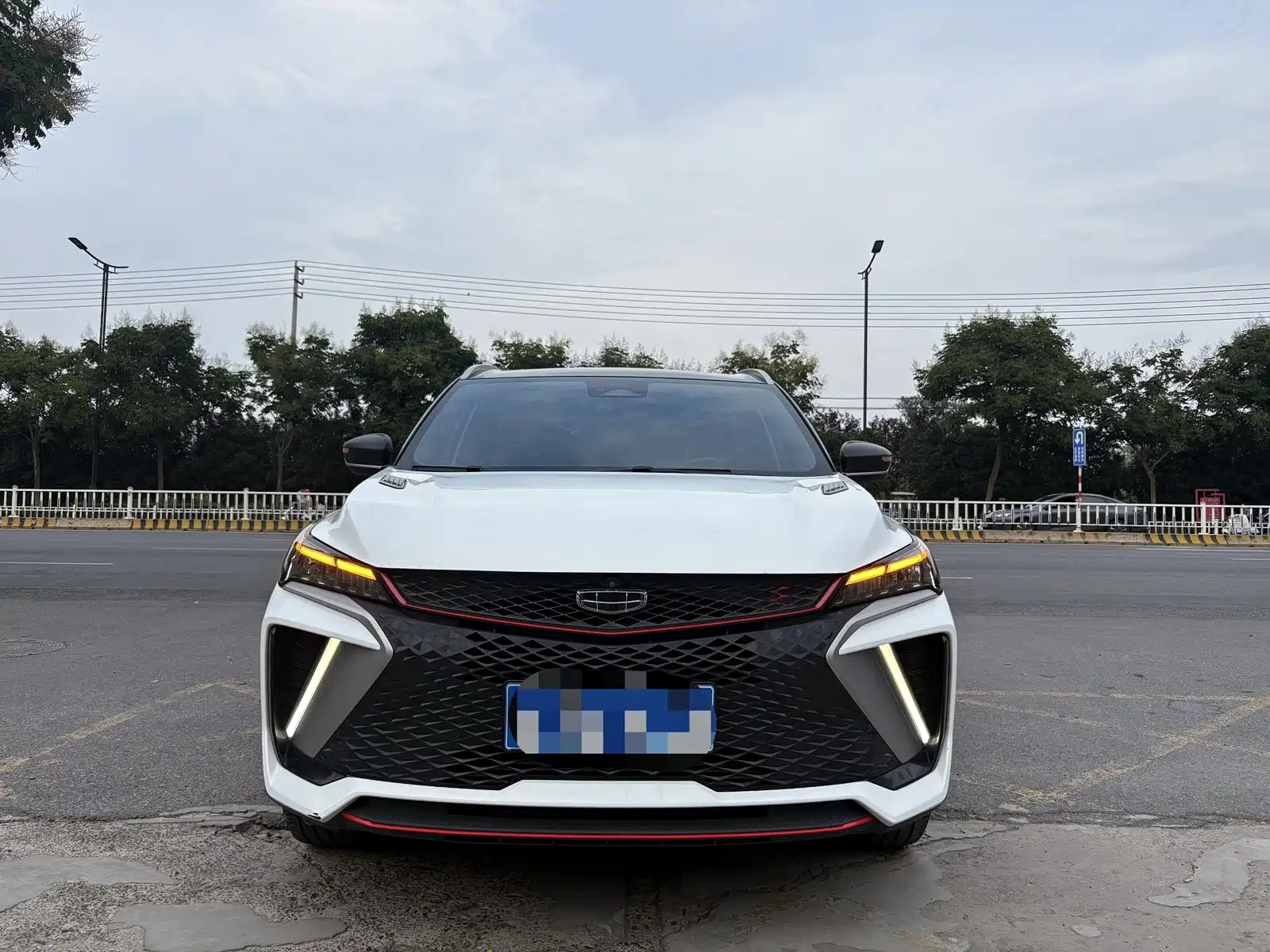 Фото 7 - Geely Coolray