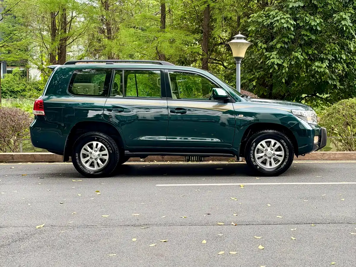 Toyota Land Cruiser 2010 Model 4.0L Automatic VX фото 10