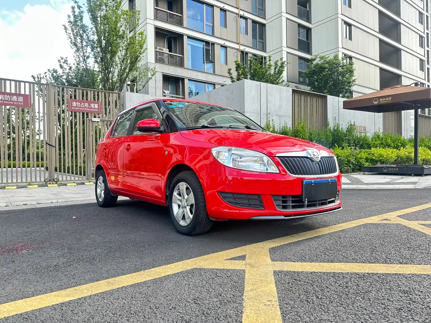 Škoda Fabia 2014 1.4L Automatic Crystal Edition фото 3