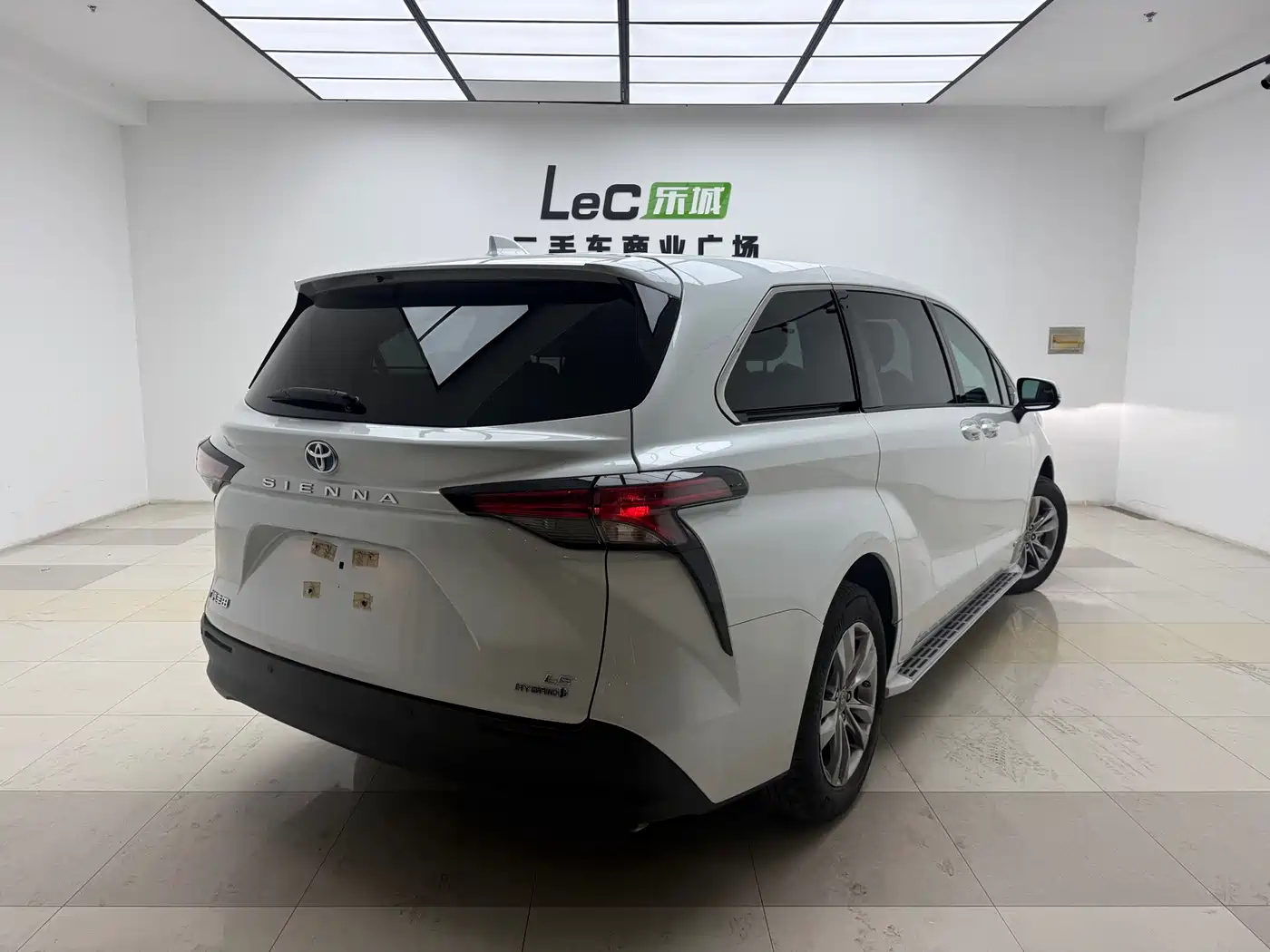 Toyota Sienna 2023 2.5L Hybrid Comfort Edition фото 7
