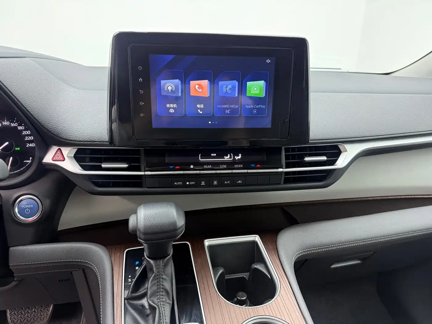 Toyota Sienna 2023 2.5L Hybrid Comfort Edition фото 11