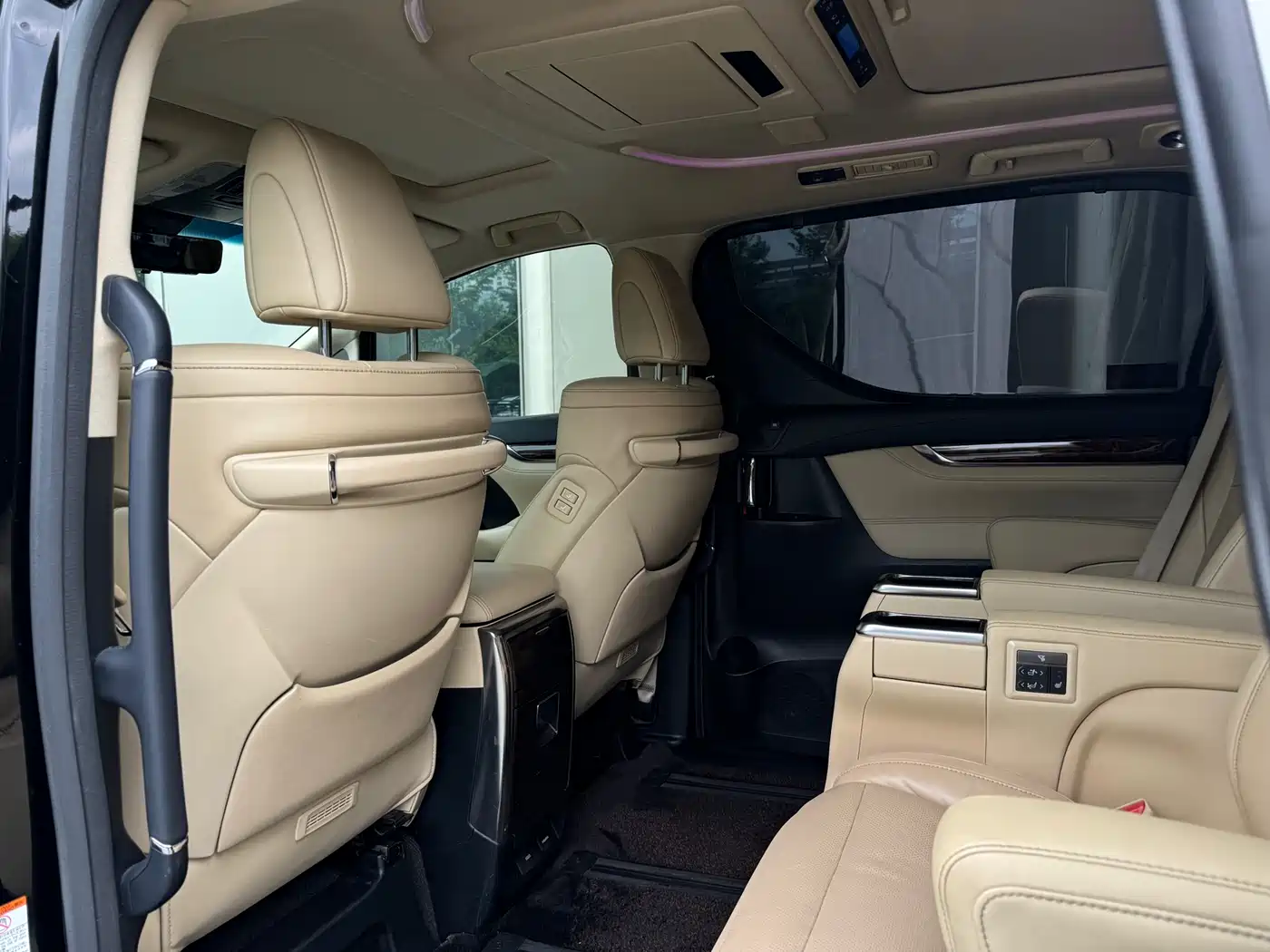 Toyota Alphard 2019 Hybrid 2.5L Luxury фото 15