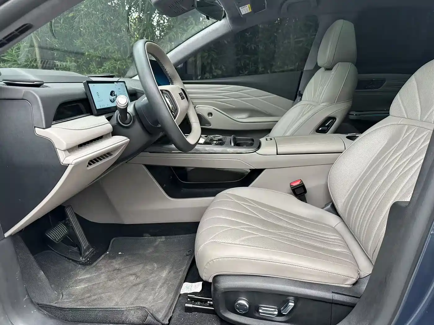 Geely Galaxy Galaxy Xingyao 8 2025 130km EM-i Premium Edition фото 13