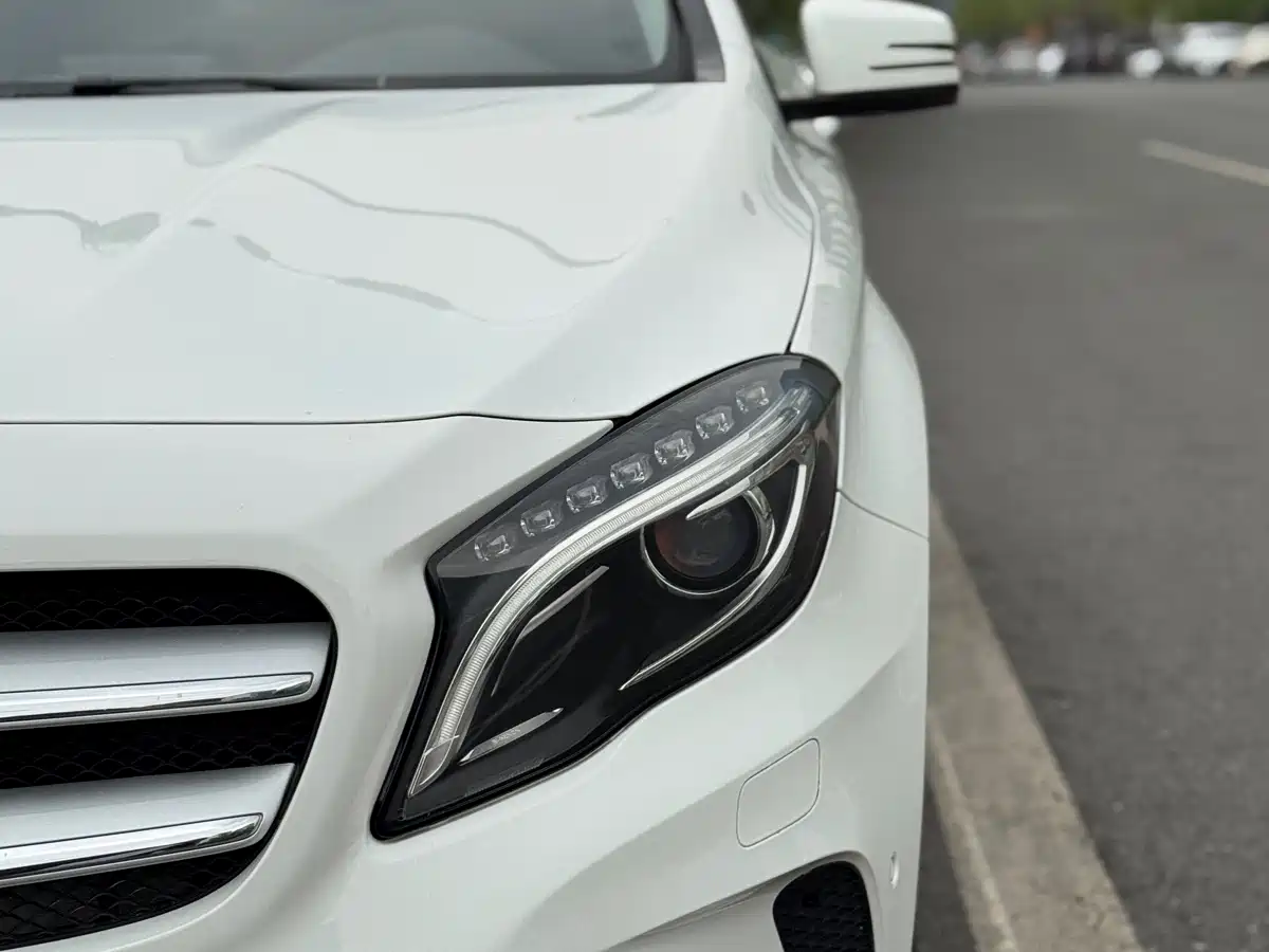 Mercedes-Benz GLA 2015 GLA 220 4MATIC Fashion Edition фото 18
