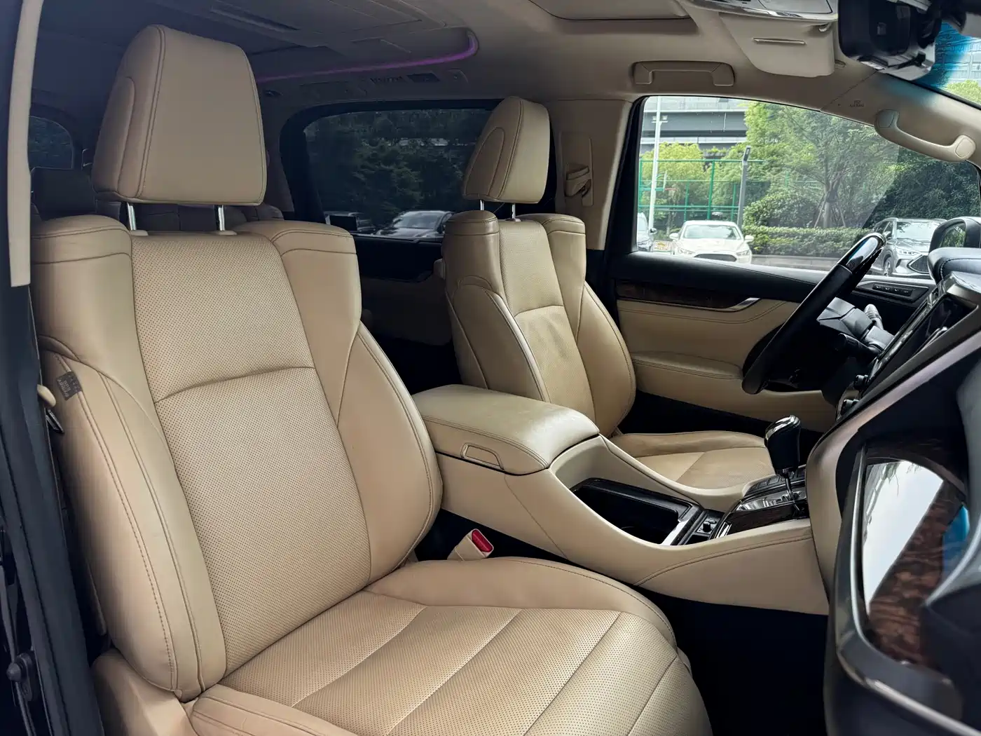 Toyota Alphard 2019 Hybrid 2.5L Luxury фото 20