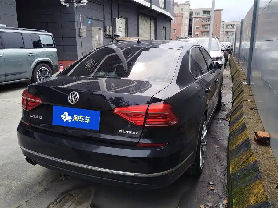 Volkswagen Passat 2017 280TSI DSG Prestige фото 3
