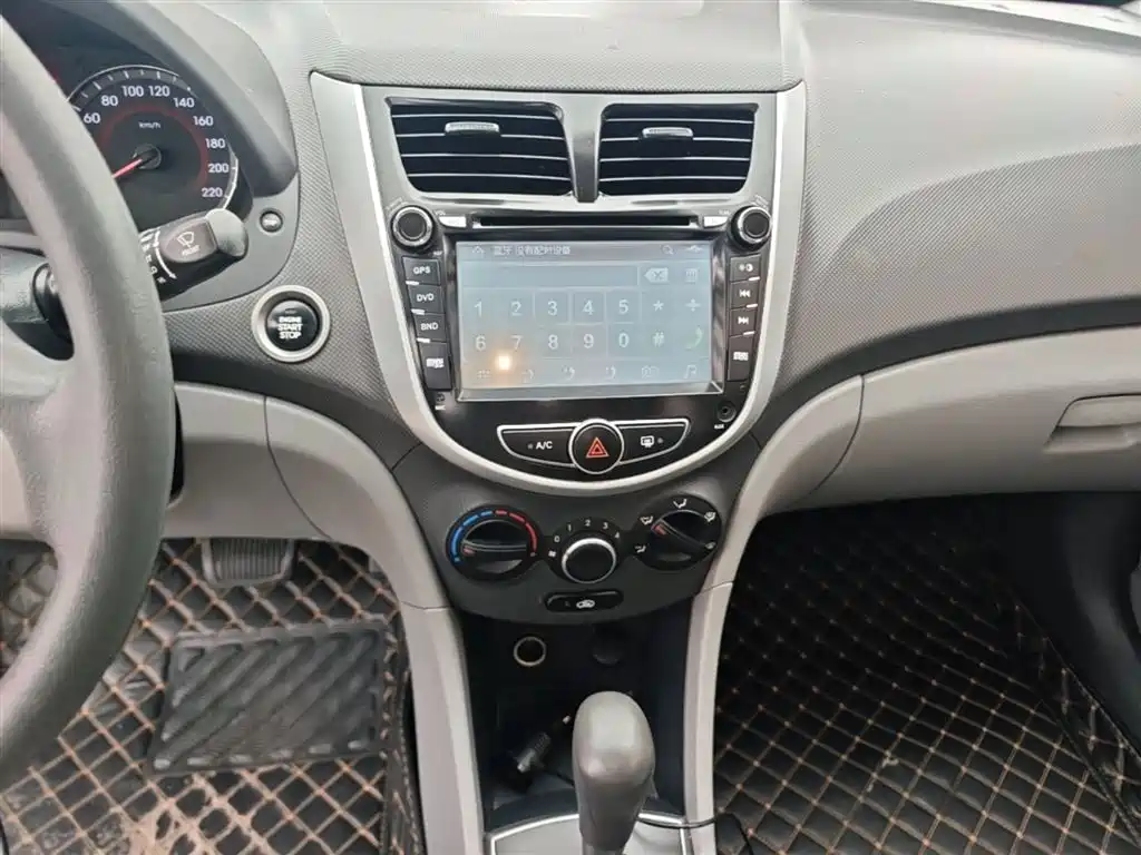 Hyundai Verna 2014 1.4L Automatic Leading GLX фото 13