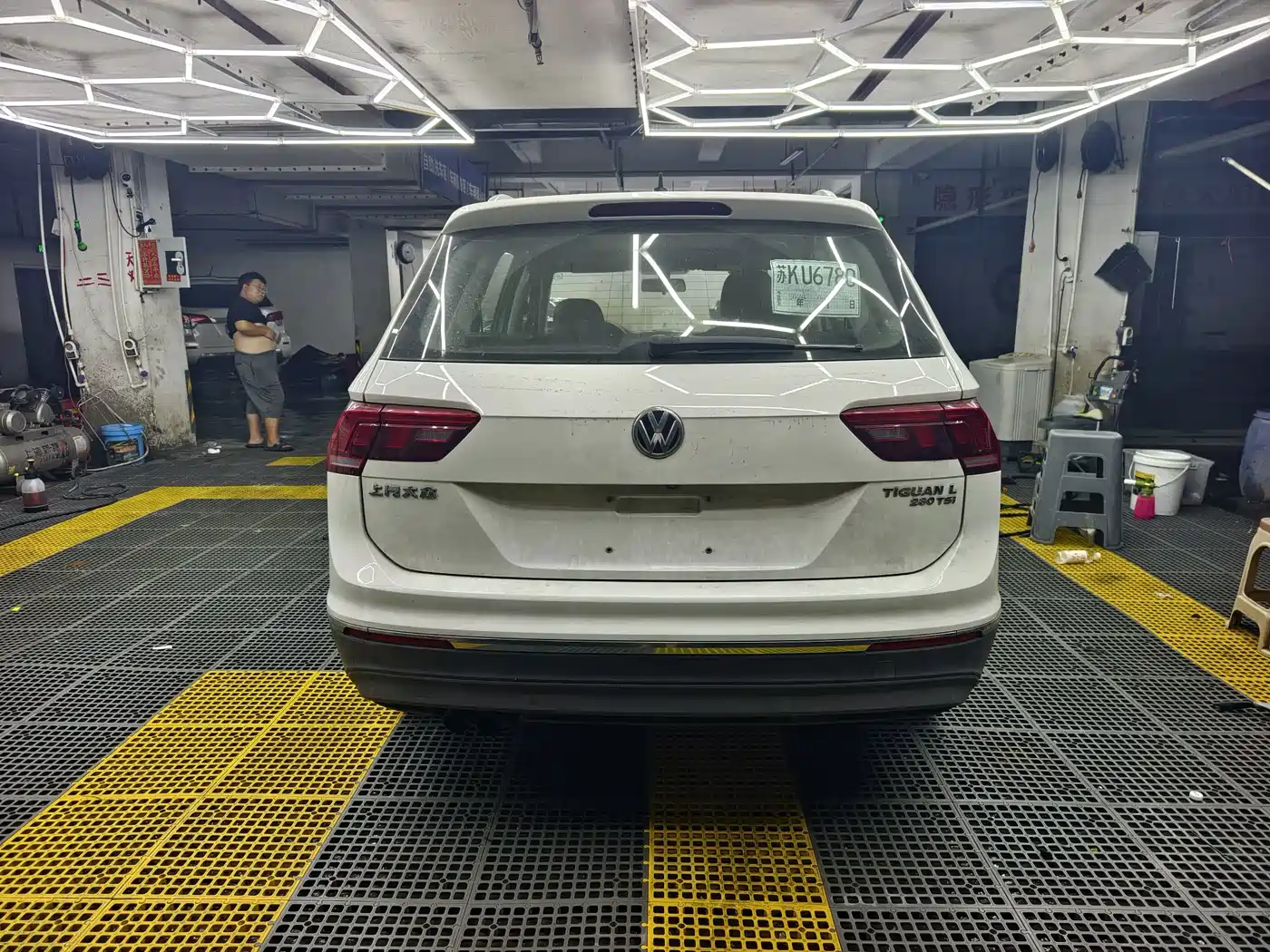 Photo 5 - Volkswagen Tiguan L