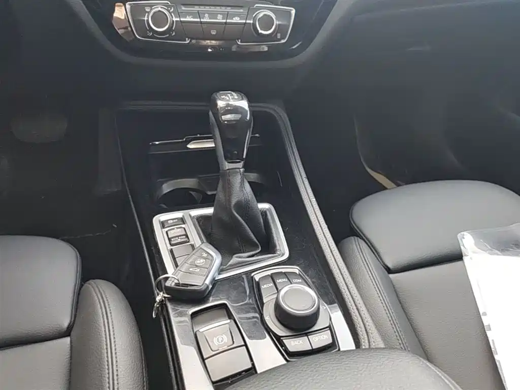 BMW 1 Series 2018 118i Sport Edition фото 13