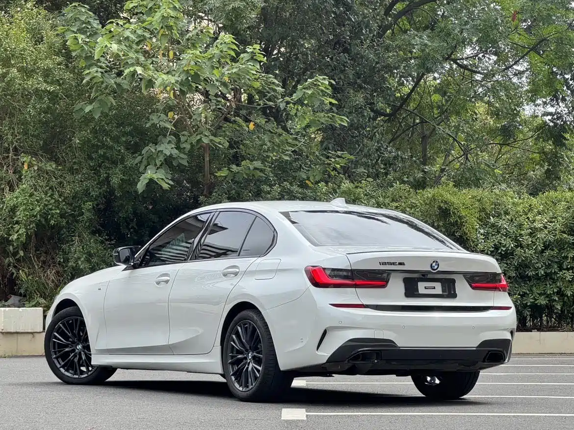 BMW 3-SERIES