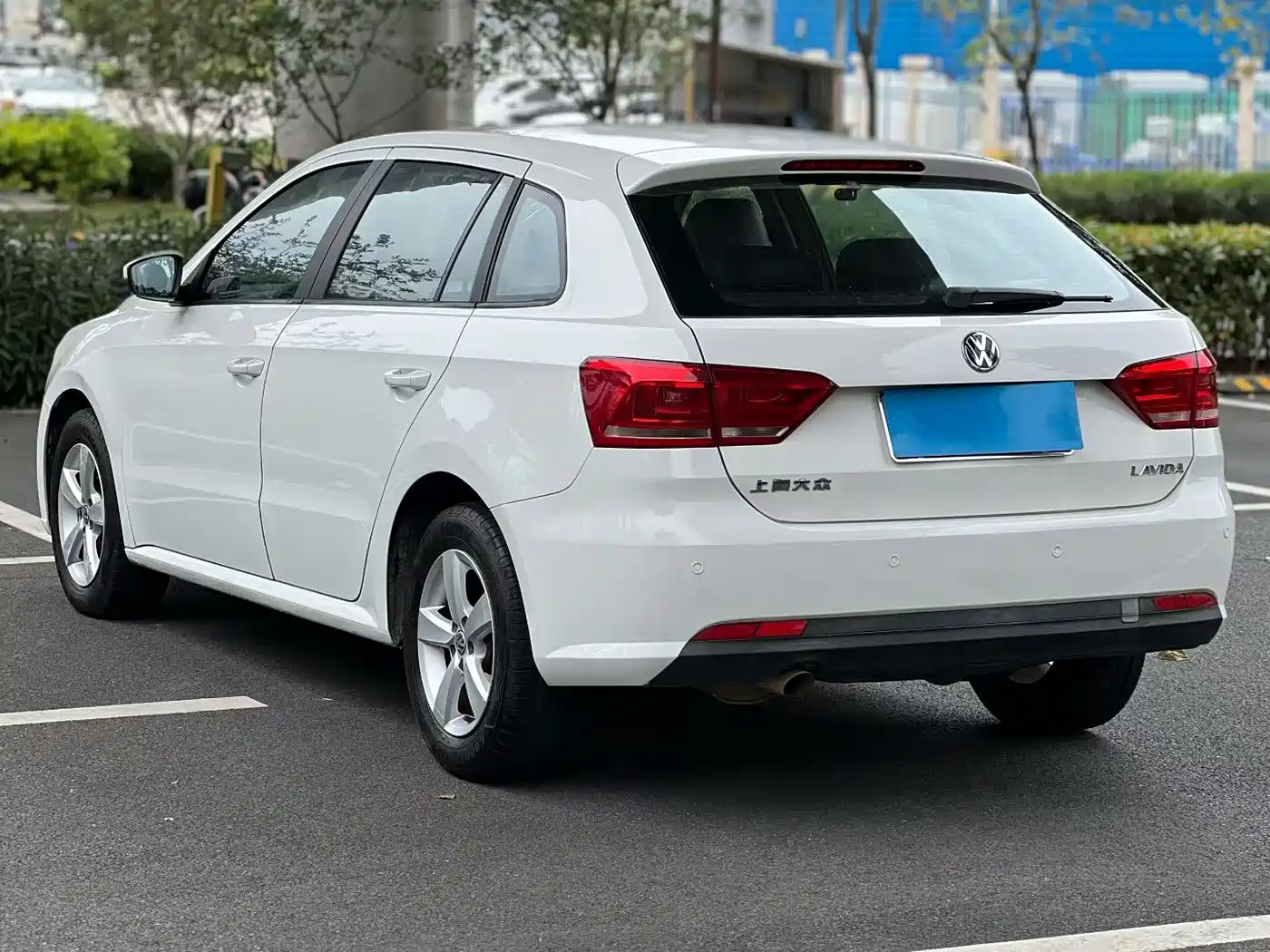 Volkswagen Lavida Tour 2013 1.6L Automatic Trend Style фото 6